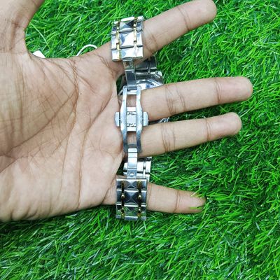 Butter Fly Lock OLEVS Watch for Women Black Dail_img_2