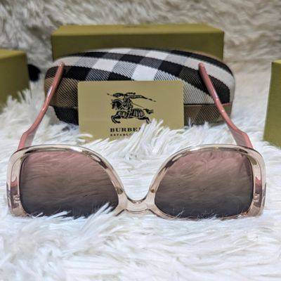 BURBERRY Luxury Ladies Sunglass With Original Box And Card_img_0