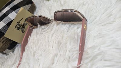 BURBERRY Luxury Ladies Sunglass With Original Box And Card_img_4