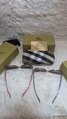 BURBERRY Luxury Ladies Sunglass With Original Box And Card_img_3