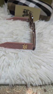 BURBERRY Luxury Ladies Sunglass With Original Box And Card_img_11