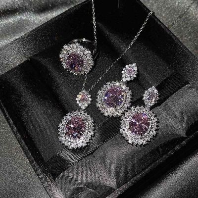 Woman’s pendent necklace set with beautiful stone work
