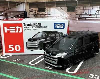 Tomica 1:64 Toyota Noah Black Diecast Model Car_img_1