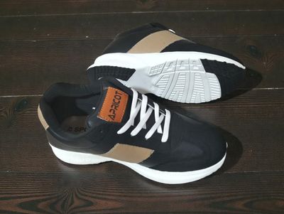 Premium Fashionable Sneakers (ADS-56)_img_5