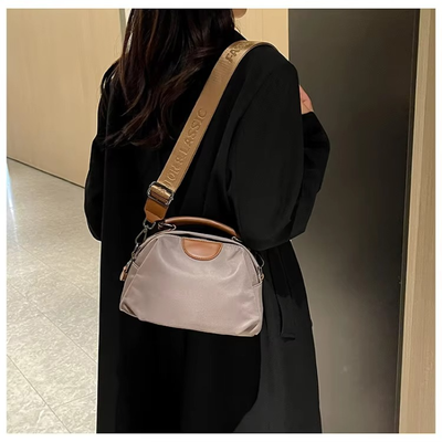 New Portable Nylon Cloth with Cowhide Shoulder Bag_img_3