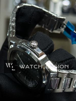 PATEK NAUTILUS HONEYCOM BLUE DIAL SWEEP_img_1