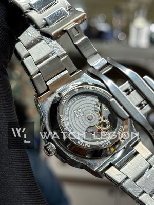 PATEK NAUTILUS HONEYCOM BLUE DIAL SWEEP_img_2