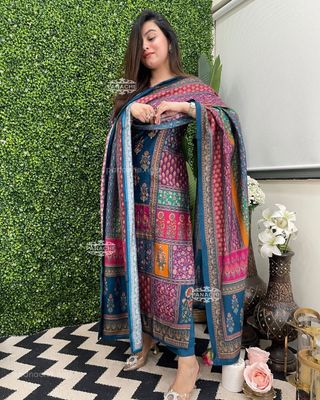 সফট সিল্ক কামিজ ও বাটার সিল্ক সালোয়ারসহ 'বিন্দু' ডিজাইন ওড়না_img_1