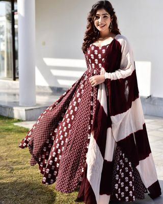 স্টাইলিশ থ্রি পিস গ্রাউন সেট_img_3