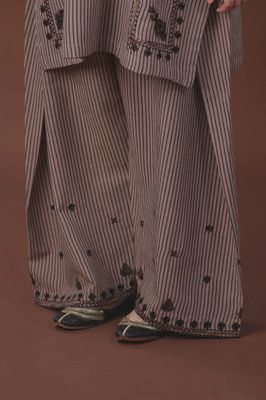 আপনার স্টাইলকে দিন নতুন মাত্রা – Farshi Shalwar Two Piece_img_2