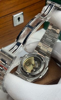 Patek Philippe Nautilus ruby_img_2