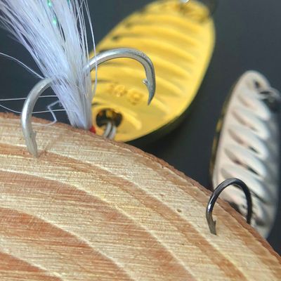 2 pcs Luya bait sequins remote cast shell spoon type iron plate sequins fake bait blood trough feather hook 5g 10g 20g Spoon Lure_img_2