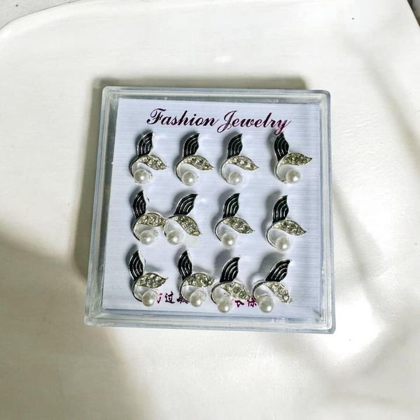 Earrings (Per Pair)
