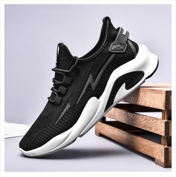 Sports shoes