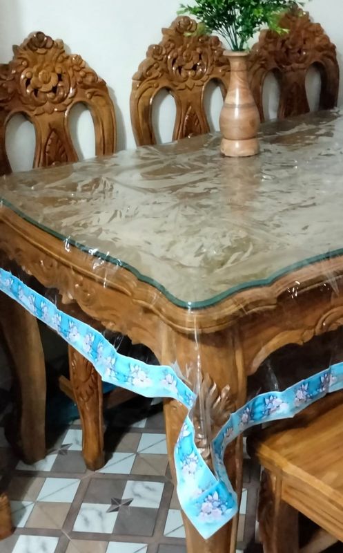 ৬ চেয়ারের ডাইনিং টেবিল কভার