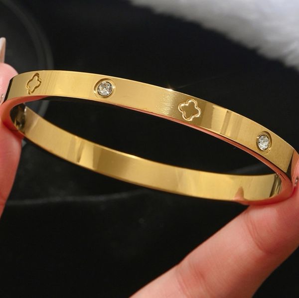 Cl'over cuff