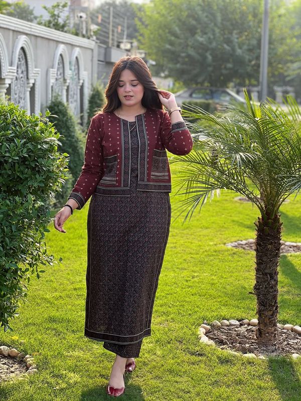 LUXURY LONG KAMIZ KOTI THREE PIECE SET - Image 4