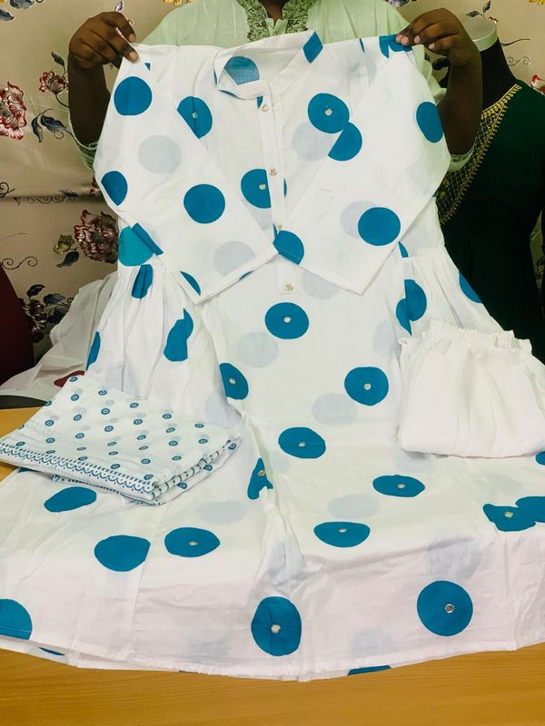 বল প্রিন্টের থ্রি পিস