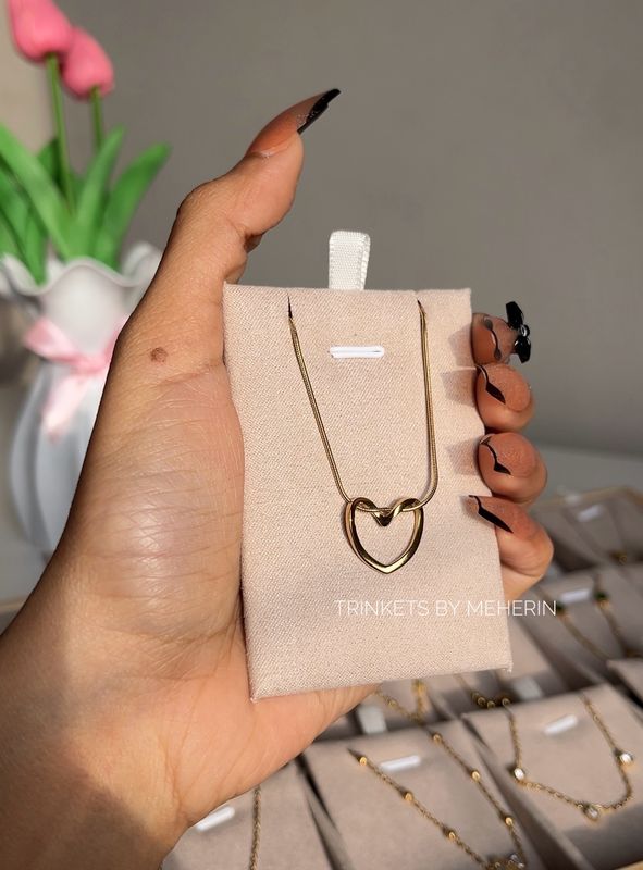 HOLLOW LOVE PENDANT