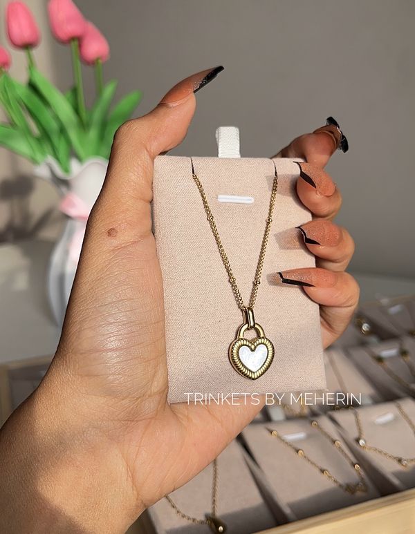WHITE AND BLACK SHELL PENDANT