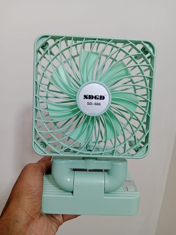 একক হেড সোলার চার্জিং ফ্যান