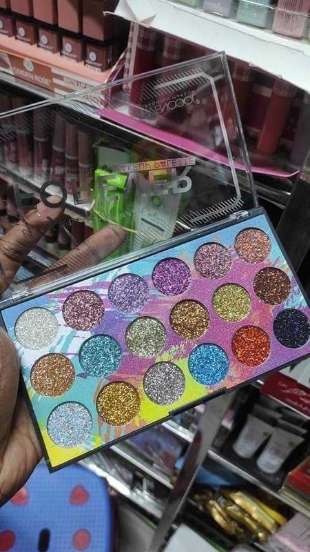 seven cool 18 colour glitter pallet