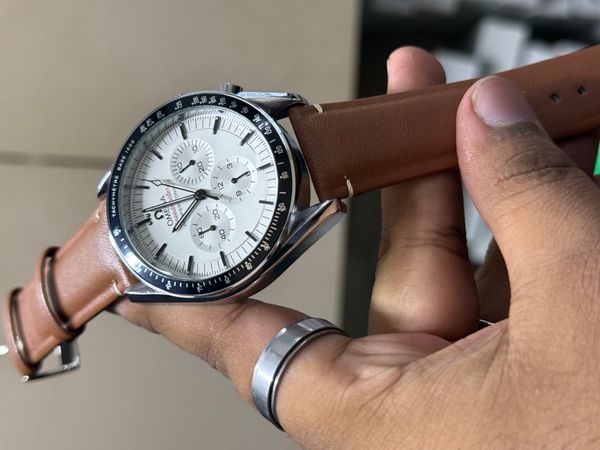 OMEGA CHAIN CHRONOGRAPH BROWN BELT SILVER BODY WHITE DIAL
