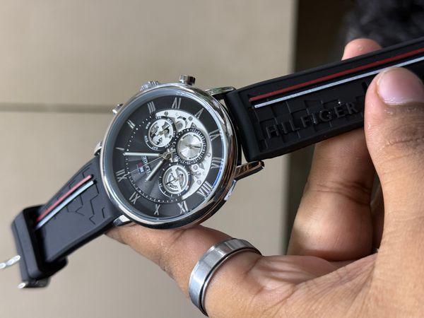 HILFIGER SILICONE BLACK BELT BLACK DIAL