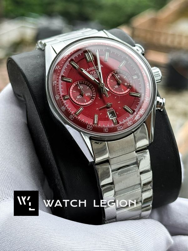 TAG CARRERA SWEEP RED DIAL CHRONO