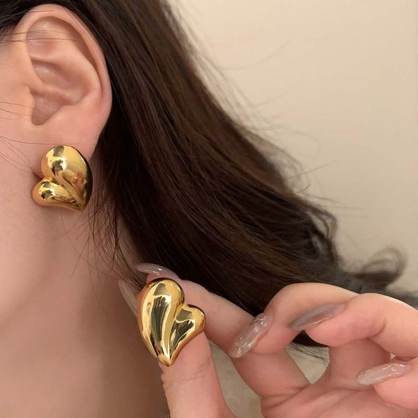 Vintage metal golden Heart shape earrings