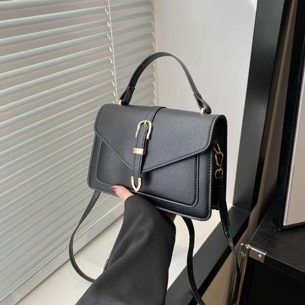 Fashionable Minimalist Crossbody Bag