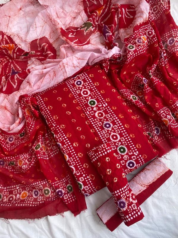 প্রিমিয়াম চুন্দ্রি বাটিক থ্রি পিস (LF-TP-781)
