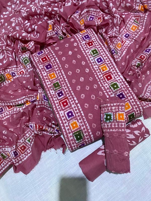 প্রিমিয়াম চুন্দ্রি বাটিক থ্রি পিস (LF-TP-788)