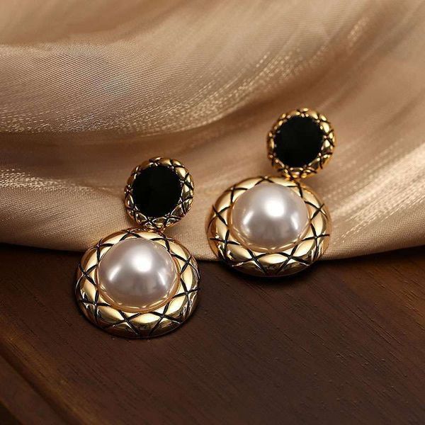 Retro Gold Texture Fragrant Earrings