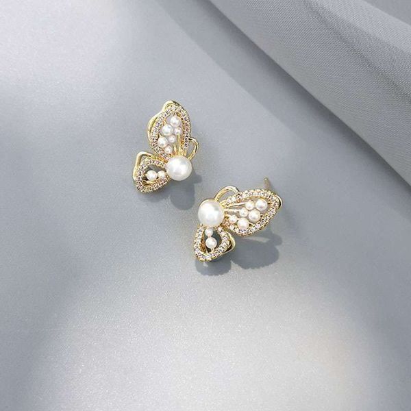 French pearl earring