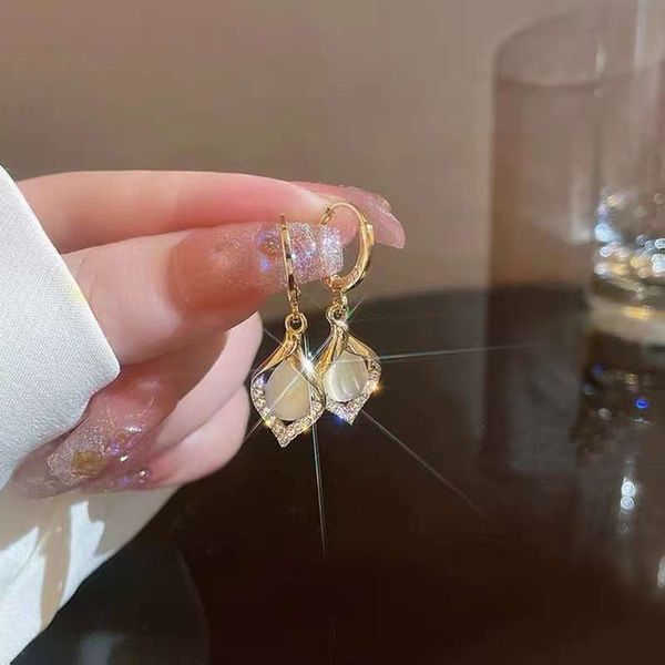 Cats Eye fashion earrings