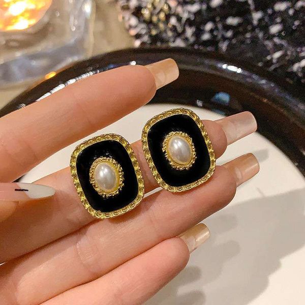 Enamel Oval stood earrings