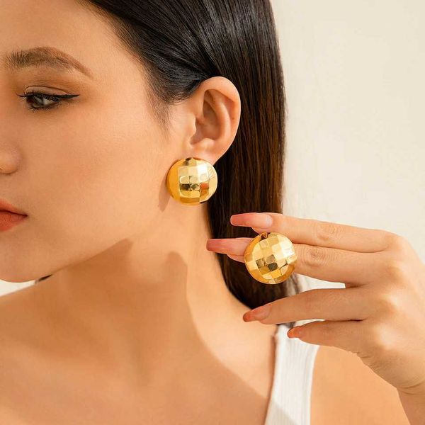 Ingesight Z square texture half round earrings