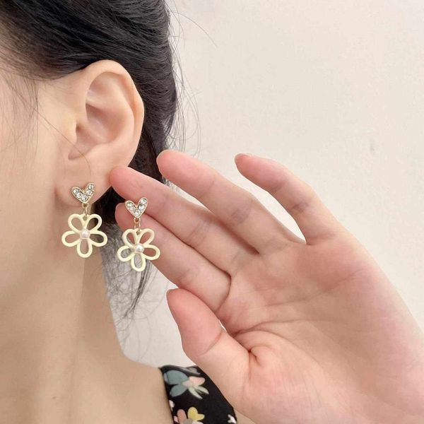 Sweet hollow Flower Earring