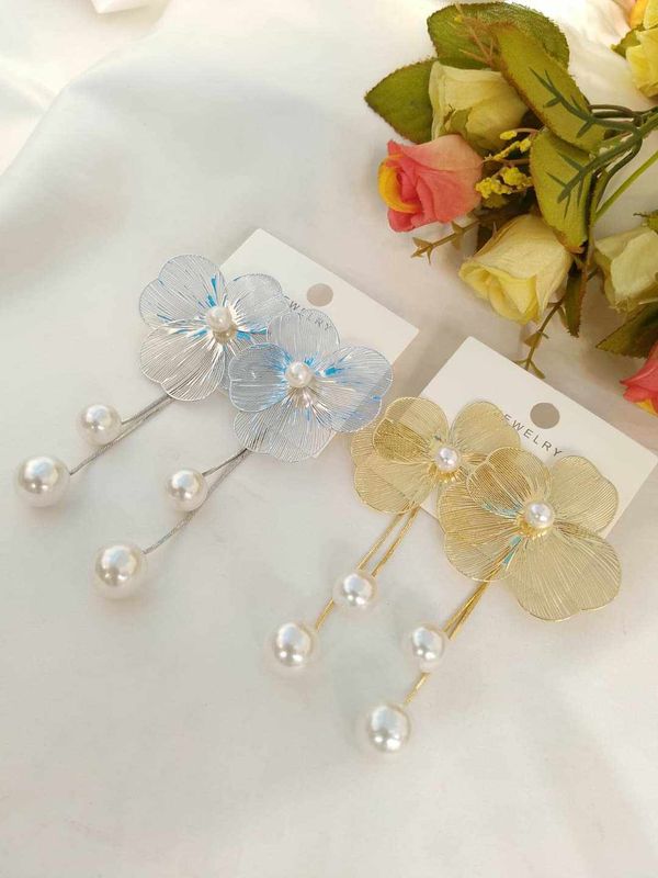 Alhamdulillah  leaf Pearl earrings now both colour available 4.6cm big Size