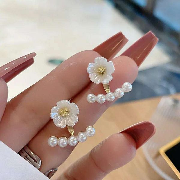 Adolph Trading Flower earrings