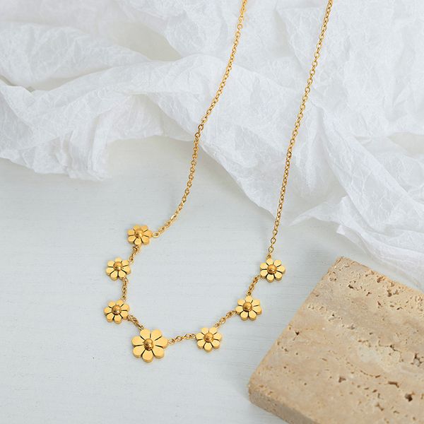 Daisy necklace