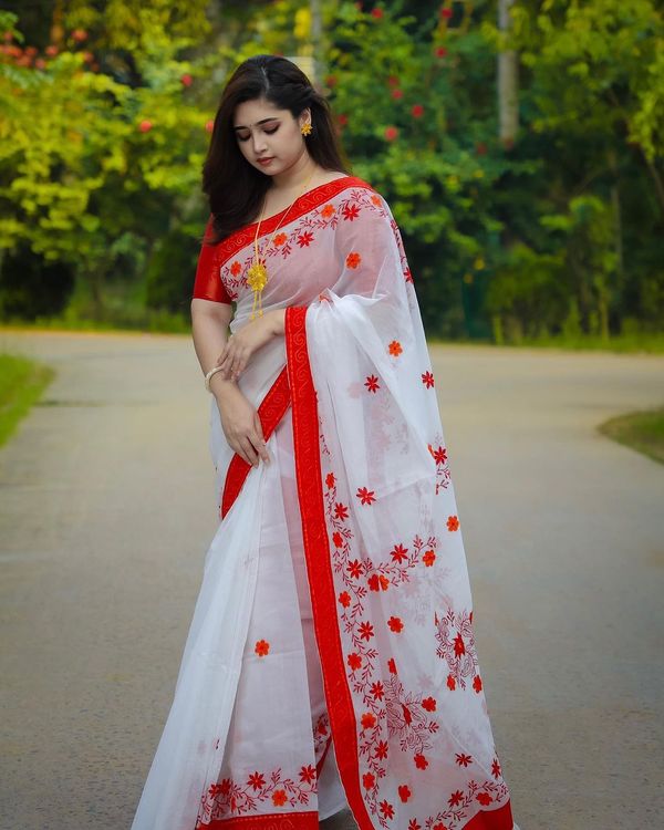 প্রিমিয়াম হাফ সিল্ক শাড়ি