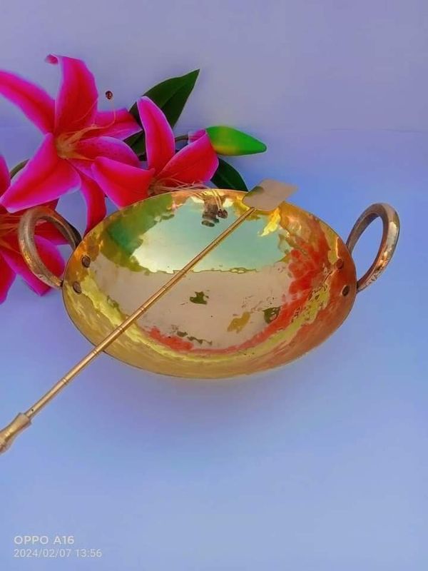 অরজিনাল পিতলের কড়াই এবং ডিজাইন খুন্তি
