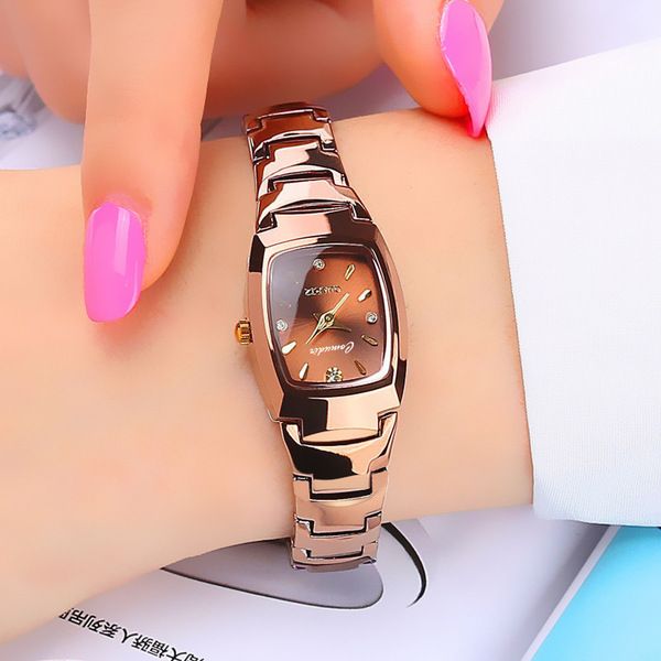 Small Dial Women's Quartz Qatch