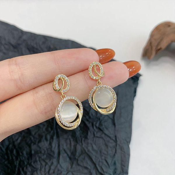 Hellow out oval drop earrings