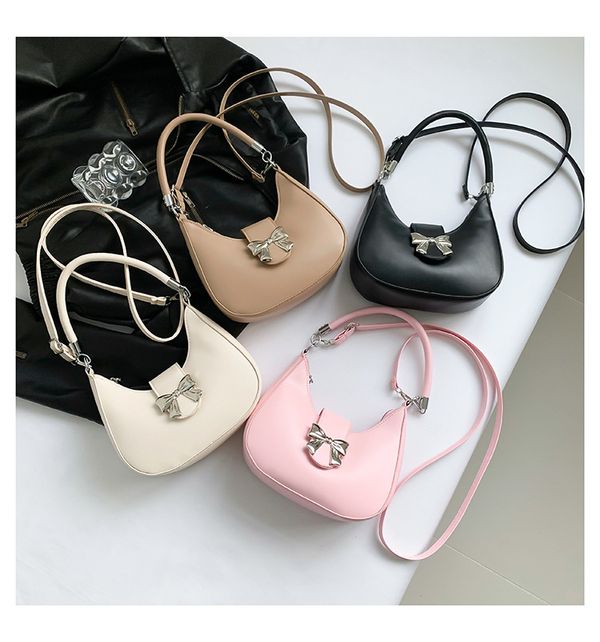 Bow bag with 2 belts