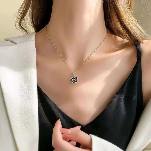 Black rose pendent