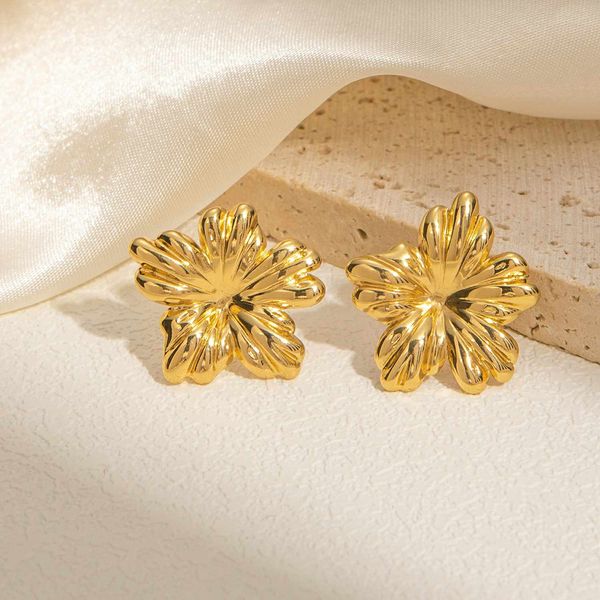 Sun stud earrings