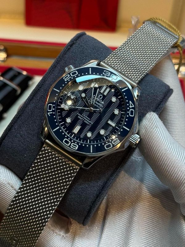 OMEGA JAMES BOND NEW